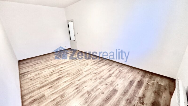 1+1/40m2/společný balkon/ Praha1/Staré Město/U milosrdných/částečně zařízen