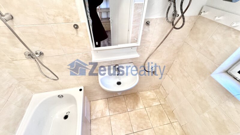 1+1/40m2/společný balkon/ Praha1/Staré Město/U milosrdných/částečně zařízen