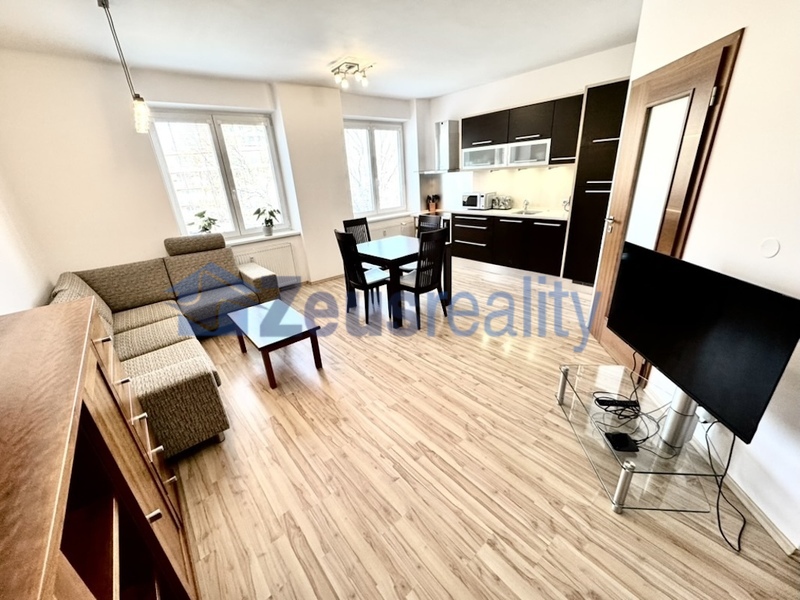 2+KK/balkon/64m2//Praha 3 /Žižkov/Spojovací/zařízen/samostatné pokoje/