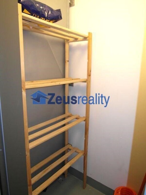 1+kk/balkon/45m2/Praha 5/Stodůlky/Melodická/zařízen částečně/u metra/garážové