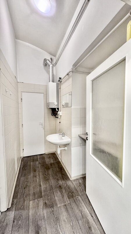 Obchod/Kancelář/75m2/ Praha 9 /Vysočany/Českomoravská/frekventovaná ulice/