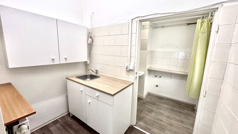 Obchod/Kancelář/75m2/ Praha 9 /Vysočany/Českomoravská/frekventovaná ulice/