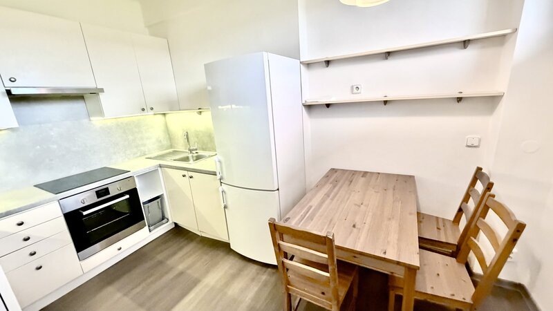 2+KK/42m2/Praha 7/Holešovice/Osadní/po rekonstrukci/zařízen částečně/