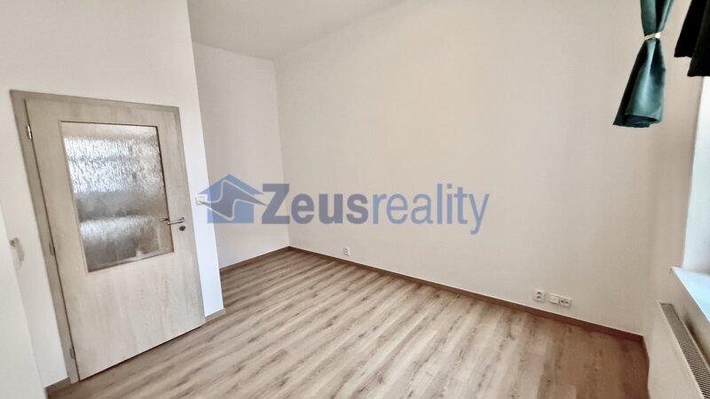 2+KK/47m2/Plzeňská/Praha 5/Smíchov/zařízen částečně/