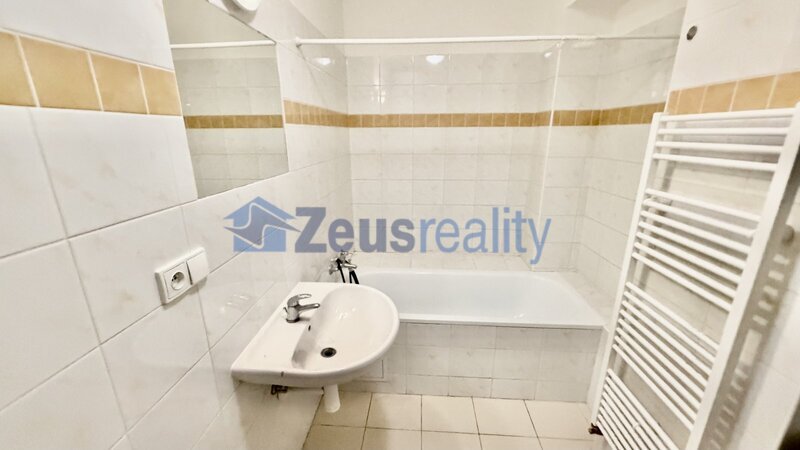 2+KK/47m2/Plzeňská/Praha 5/Smíchov/zařízen částečně/