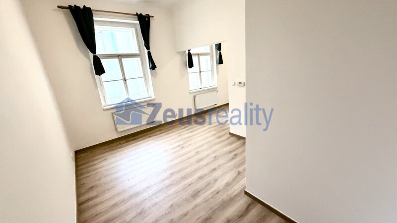 2+KK/47m2/Plzeňská/Praha 5/Smíchov/zařízen částečně/