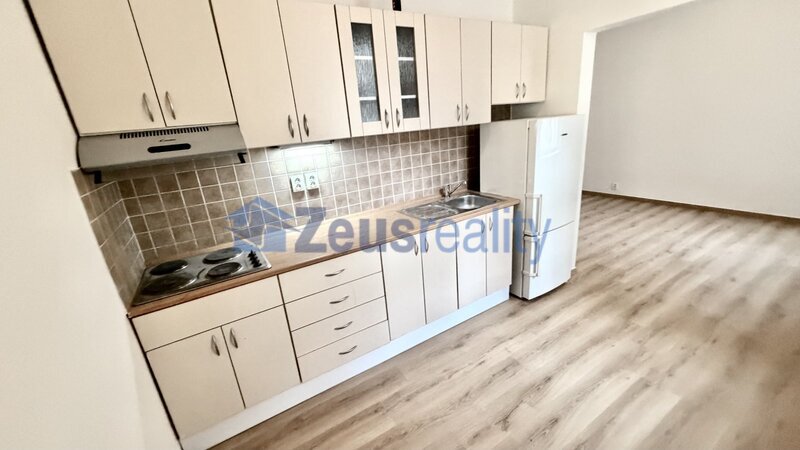 2+KK/47m2/Plzeňská/Praha 5/Smíchov/zařízen částečně/