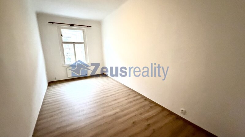 2+KK/47m2/Plzeňská/Praha 5/Smíchov/zařízen částečně/