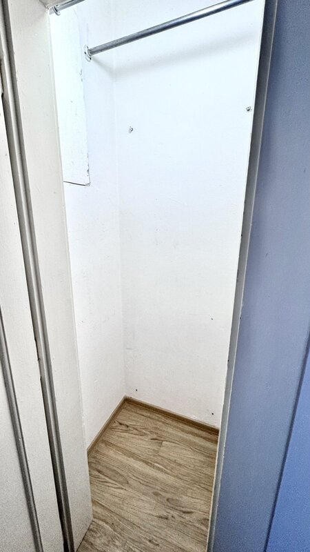 1+1/27m2/Ronkova/Praha 8/částečně zařízen/