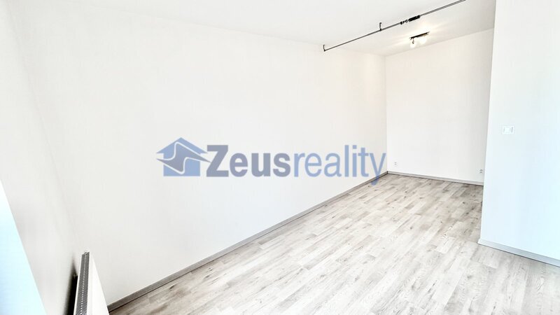 1+1/46m2/balkon/sklep/garážové stání/Říčany/Na výšině/částěčně vybaven/novostavba