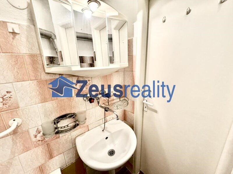 1+KK/26m2/Ronkova/Praha 8/částečně zařízen/