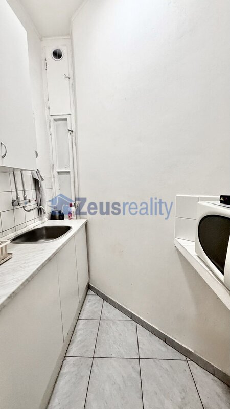 Kancelář/balkon/10m2/Praha 1/Kaprova/Staré město/nezařízeno
