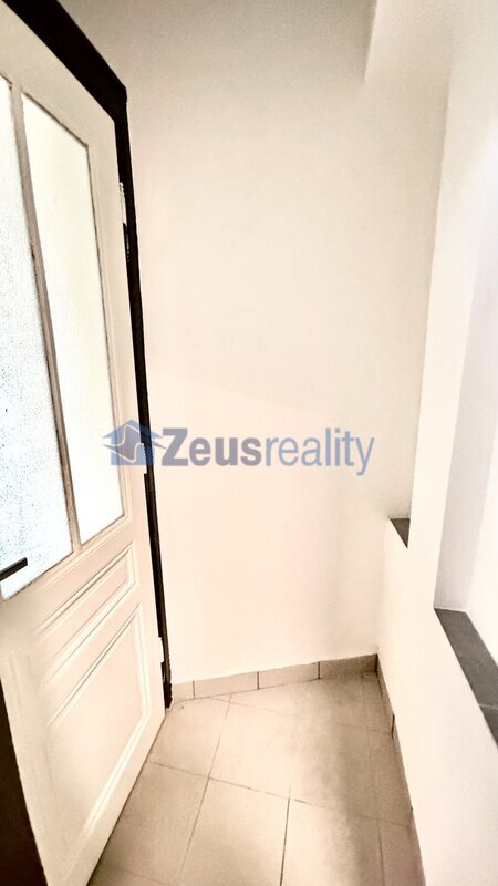Kancelář/balkon/10m2/Praha 1/Kaprova/Staré město/nezařízeno