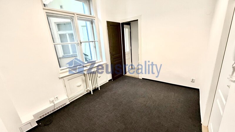 Kancelář/balkon/10m2/Praha 1/Kaprova/Staré město/nezařízeno