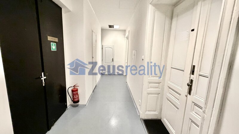 Kancelář/balkon/10m2/Praha 1/Kaprova/Staré město/nezařízeno
