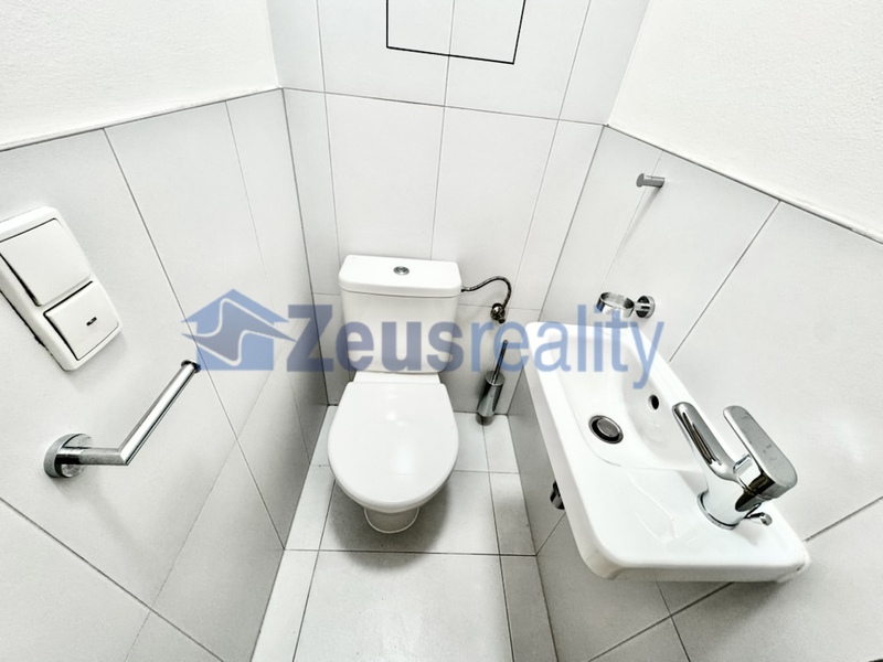 2+KK/44m2/Praha 5/ Smíchov/Holečkova/po rekonstrukci/částečně vybaven