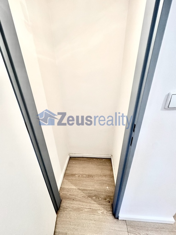 2+KK/44m2/Praha 5/ Smíchov/Holečkova/po rekonstrukci/částečně vybaven