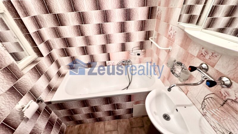 1+KK/26m2/Ronkova/Praha 8/částečně zařízen/