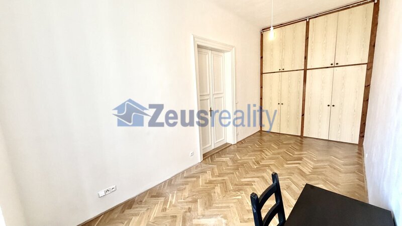 2+KK/70m2/Školská/Nové město/Praha 1/po rekonstrukci/zařízen /