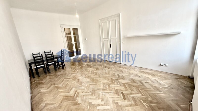 2+KK/70m2/Školská/Nové město/Praha 1/po rekonstrukci/zařízen /