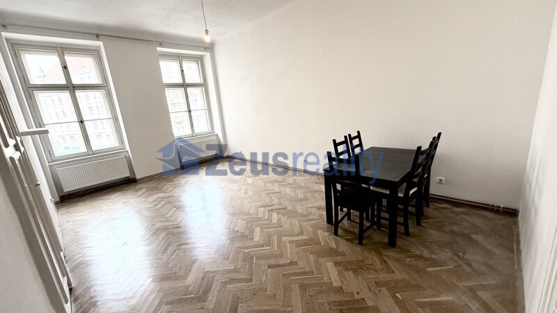 2+KK/70m2/Školská/Nové město/Praha 1/po rekonstrukci/zařízen /