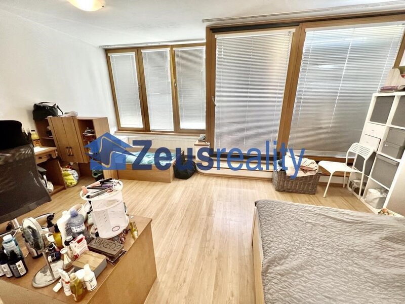 3+1/terasa/122m2/Pakrác/Hvězdova/P-4/částečně zařízen/mezonetový byt/