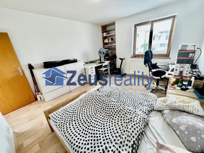 3+1/terasa/122m2/Pakrác/Hvězdova/P-4/částečně zařízen/mezonetový byt/