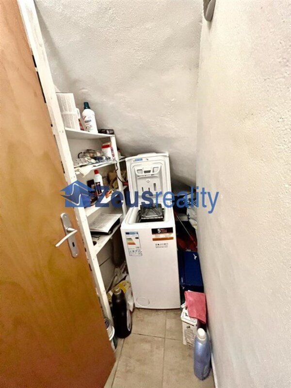 3+1/terasa/122m2/Pakrác/Hvězdova/P-4/částečně zařízen/mezonetový byt/