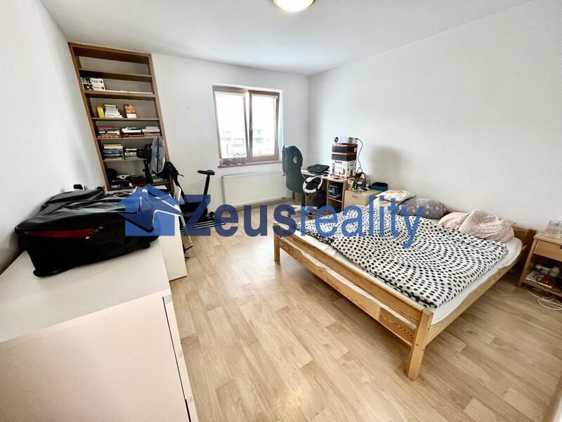 3+1/terasa/122m2/Pakrác/Hvězdova/P-4/částečně zařízen/mezonetový byt/