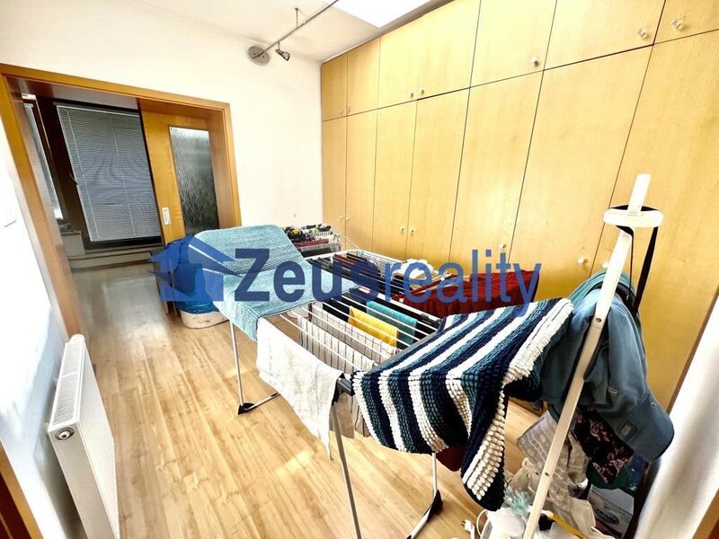 3+1/terasa/122m2/Pakrác/Hvězdova/P-4/částečně zařízen/mezonetový byt/
