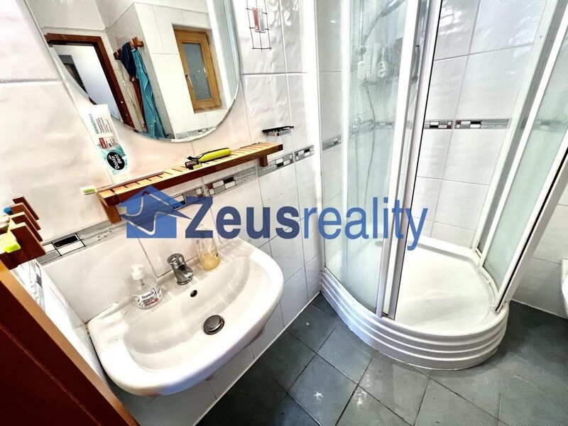 3+1/terasa/122m2/Pakrác/Hvězdova/P-4/částečně zařízen/mezonetový byt/