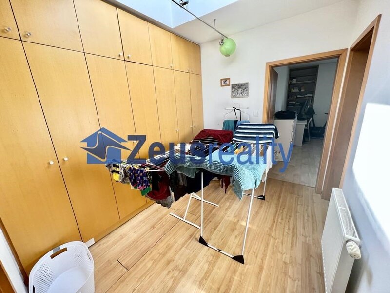 3+1/terasa/122m2/Pakrác/Hvězdova/P-4/částečně zařízen/mezonetový byt/