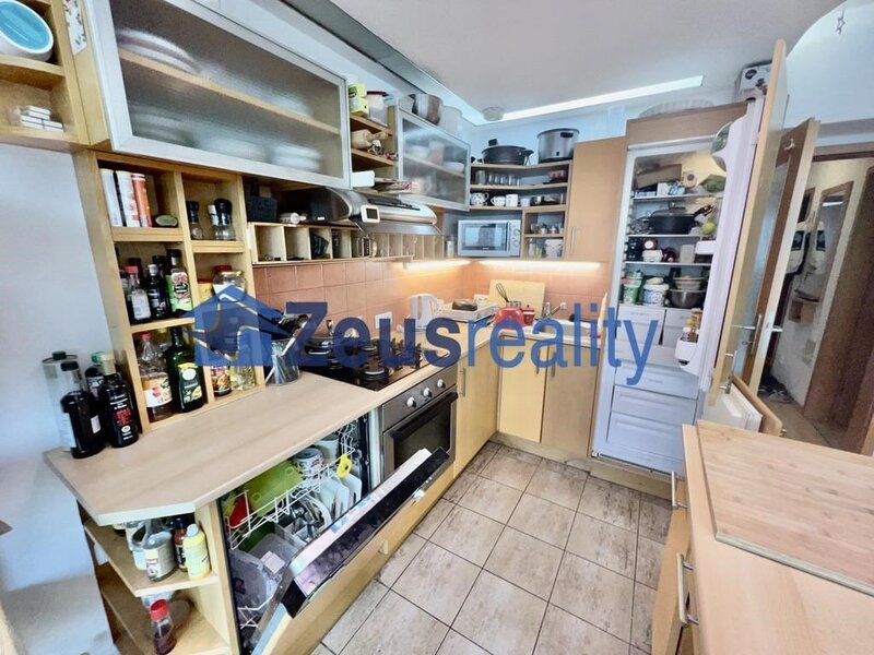 3+1/terasa/122m2/Pakrác/Hvězdova/P-4/částečně zařízen/mezonetový byt/
