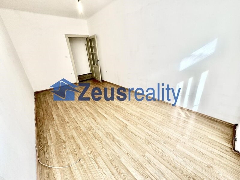 1+1/komora/42m2/Slovinská/Vršovice/Praha 10 /částečně vybaven/