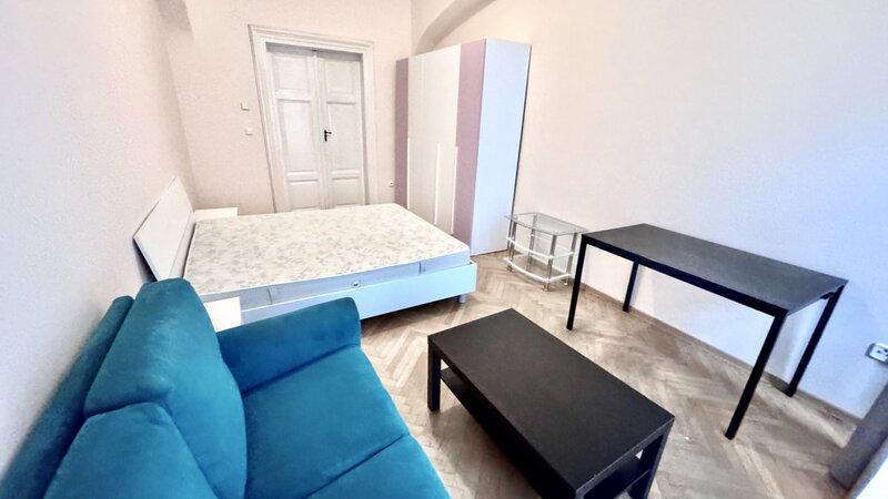 1+1/32m2/balkon/Praha 5/ Smíchov/Plzeňská/zařízen/U METRA stanice Anděl/po rekonstrukci/