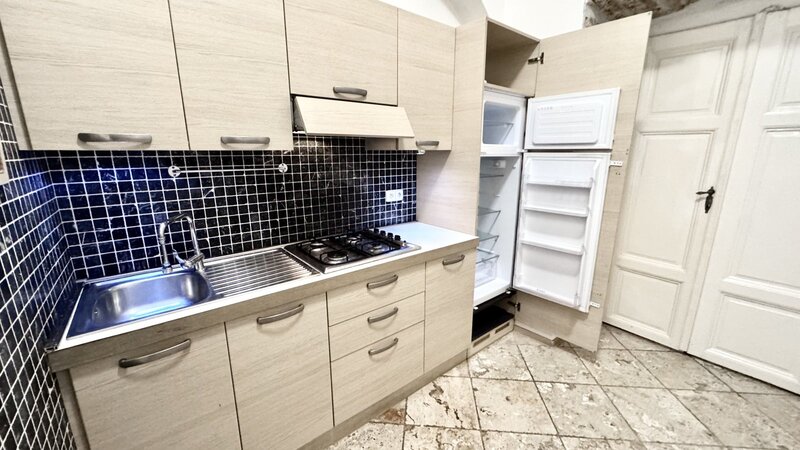 1+1/32m2/balkon/Praha 5/ Smíchov/Plzeňská/zařízen/U METRA stanice Anděl/po rekonstrukci/