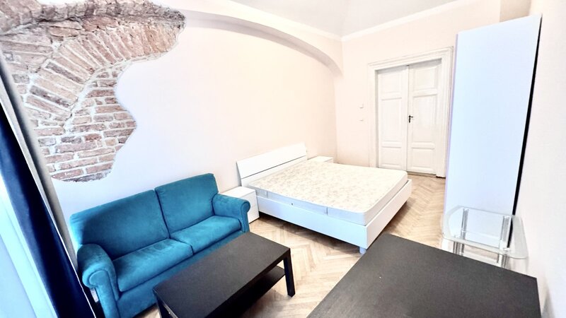 1+1/32m2/balkon/Praha 5/ Smíchov/Plzeňská/zařízen/U METRA stanice Anděl/po rekonstrukci/