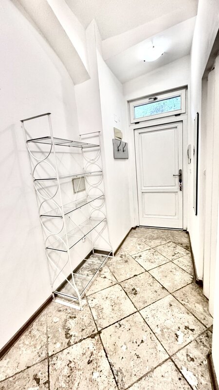 1+1/32m2/balkon/Praha 5/ Smíchov/Plzeňská/zařízen/U METRA stanice Anděl/po rekonstrukci/