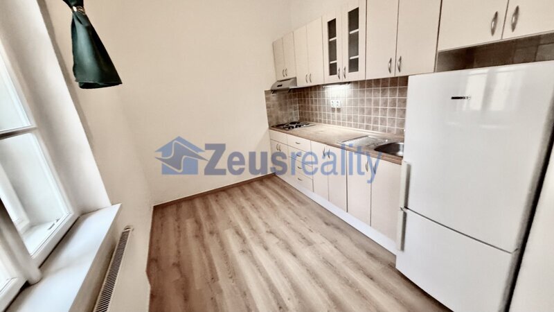 1+1/47m2/Plzeňská/Praha 5/Smíchov/zařízen částečně/