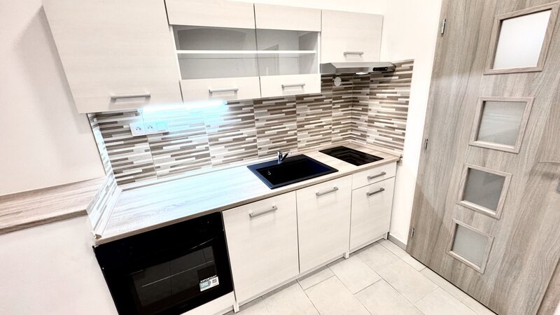 1+KK/42m2/Praha 2/Nové Město/Tyršova/částečně zařízen/u metra