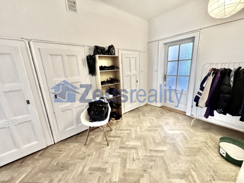 2+1/81m2/balkon/Boleslavská/Vinohrady/Praha 3/nezařízen