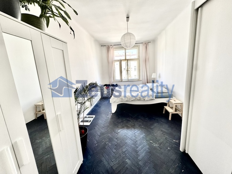 2+1/81m2/balkon/Boleslavská/Vinohrady/Praha 3/nezařízen