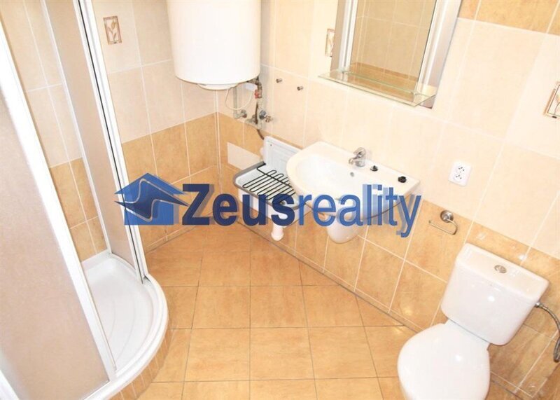 Kancelář/25m2/Praha 2/ Vinohrady/Mánesova/u metra/částečně vybaveno/