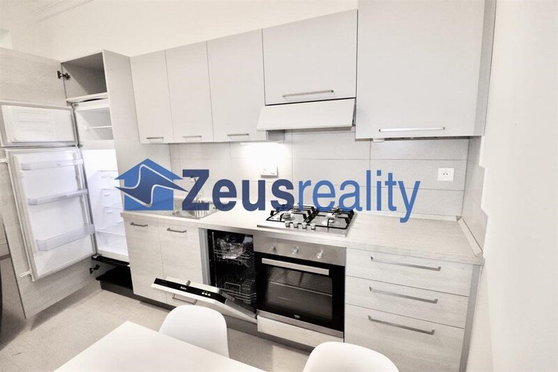 2+KK/29m2/terasa/Praha 2/Nové Město/Vyšehradská/po rekonstrukci/zařízen komplet