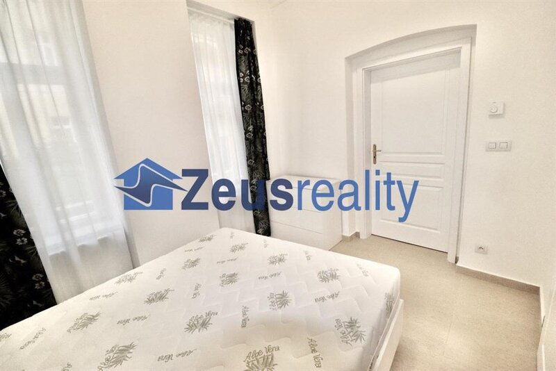 2+KK/29m2/terasa/Praha 2/Nové Město/Vyšehradská/po rekonstrukci/zařízen komplet