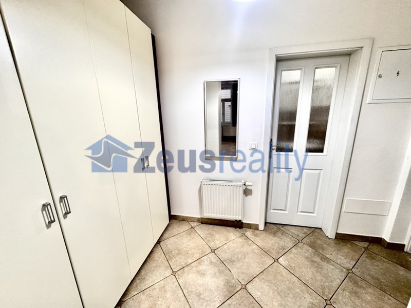 2+KK/50m2/Praha 5/ Smíchov/Plzeňská/zařízen komplet