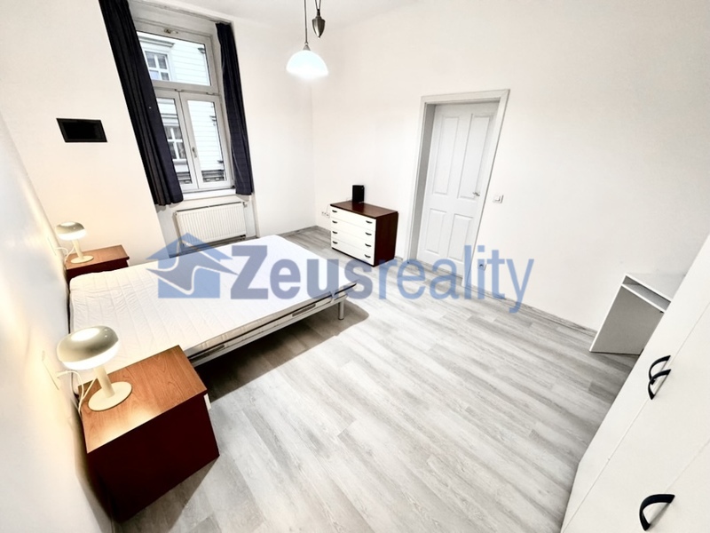 2+KK/50m2/Praha 5/ Smíchov/Plzeňská/zařízen komplet