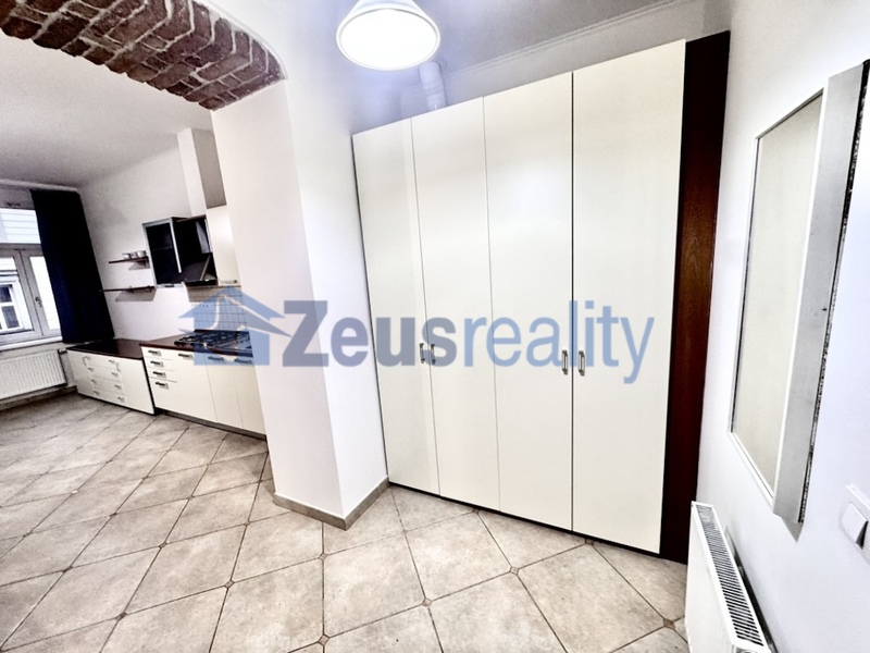 2+KK/50m2/Praha 5/ Smíchov/Plzeňská/zařízen komplet