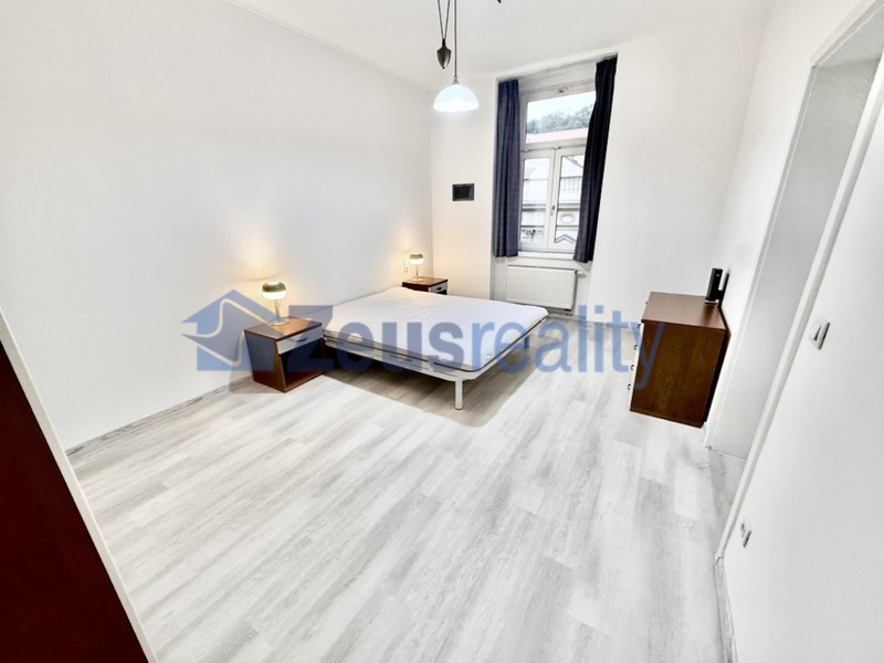 2+KK/50m2/Praha 5/ Smíchov/Plzeňská/zařízen komplet