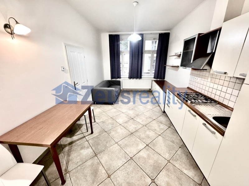 2+KK/50m2/Praha 5/ Smíchov/Plzeňská/zařízen komplet